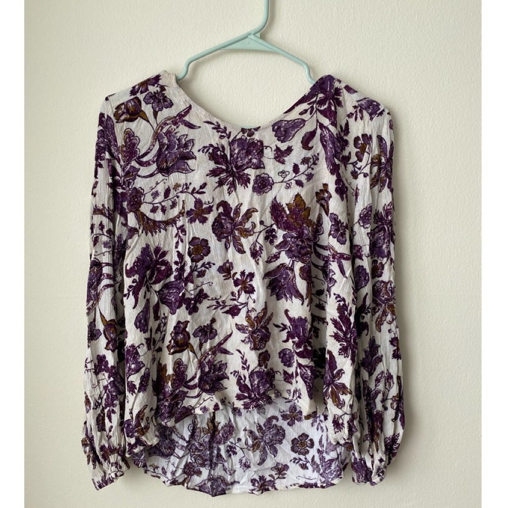 {Floral Cut-Out Back Longsleeve}